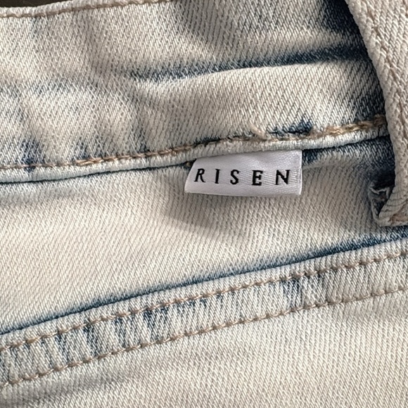 Risen Light Wash Distressed Jeans 13/31 - Picture 4 of 6